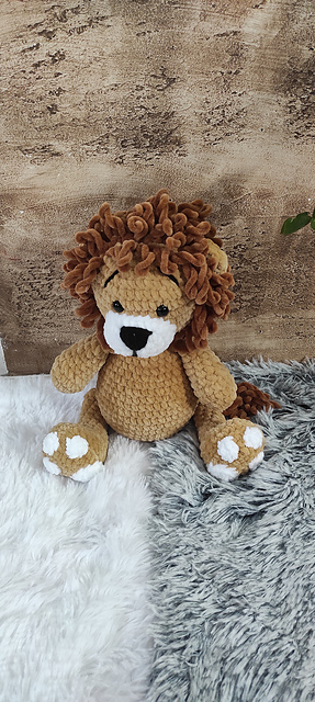Lion plush toy