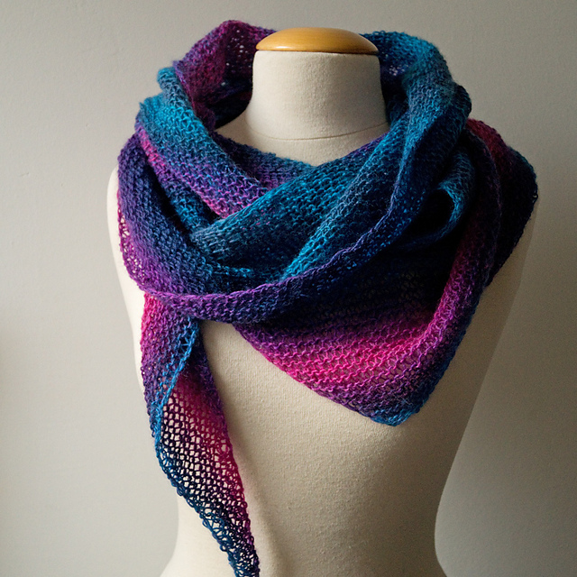 Reversible scalene triangle scarf