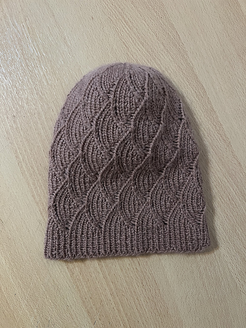 Ravelry: Leaf Cable Beanie Knitting Pattern pattern by HandmadeKK