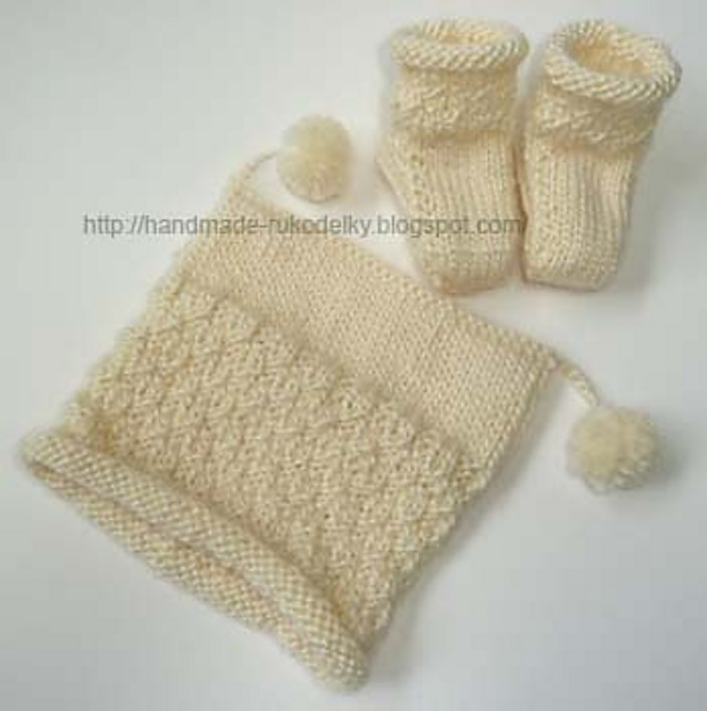 Off White Knitted Hat And Booties