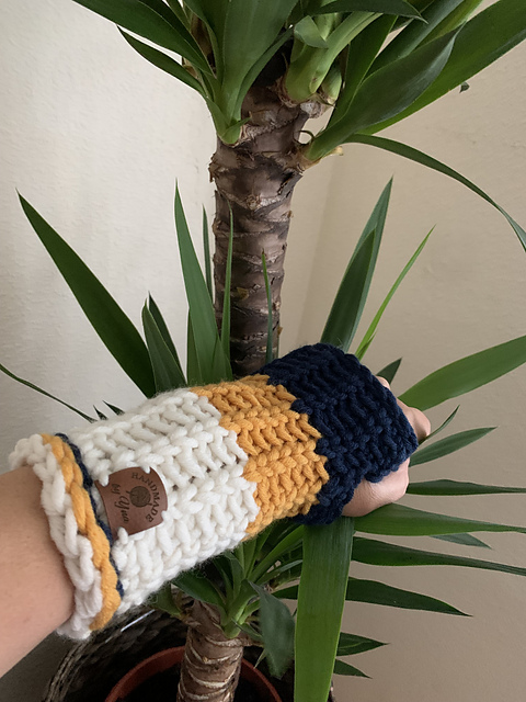 Knitlike fingerless gloves