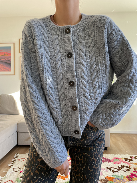 Ravelry: Suna Cardigan pattern by Hannah Kuklinski