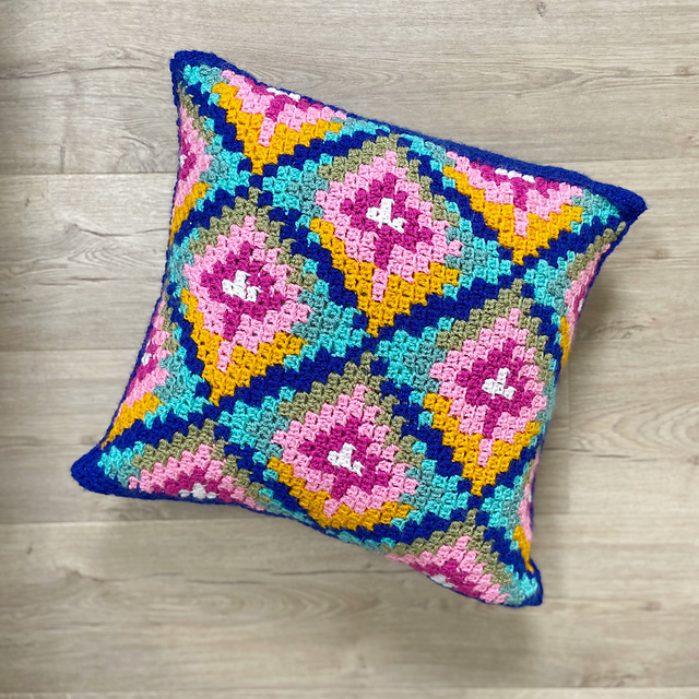 Colourful c2c Cushion