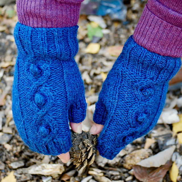 Diamond Fingerless Mittens DK