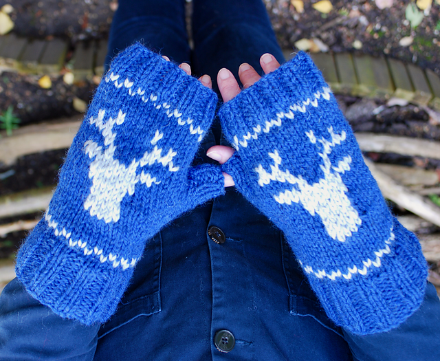 Reindeer Fingerless Mitts