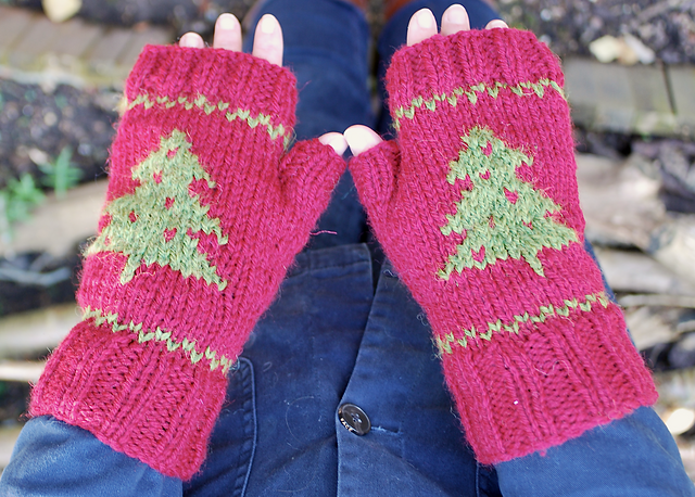 Christmas Tree Fingerless Mitts