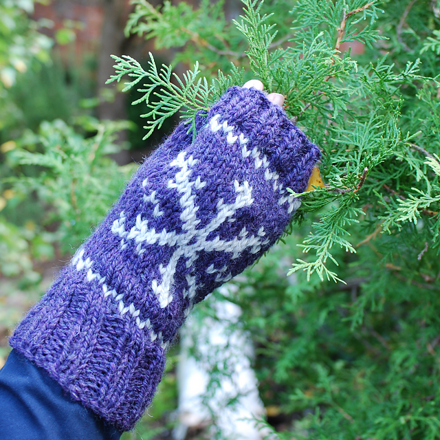 Snowflake Fingerless Mitts