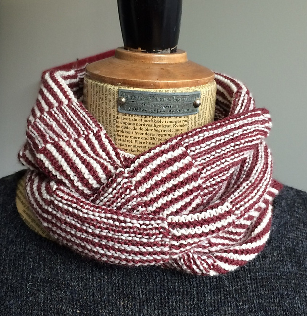 Cowl "Shadow knitting"