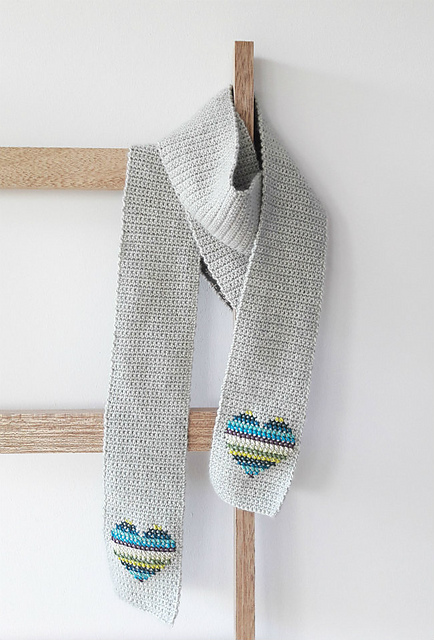 Scarf of hearts