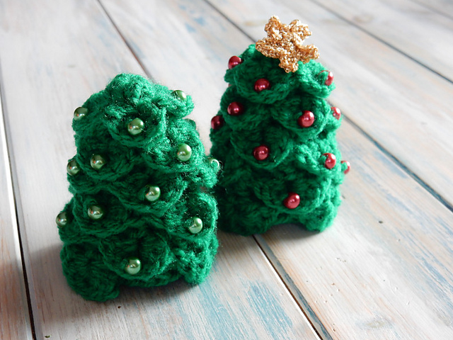 Crocodile Stitch Christmas Tree