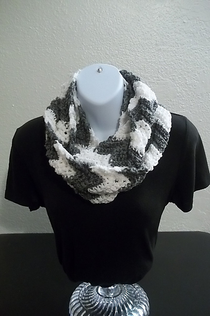 Ripple Infinity Scarf