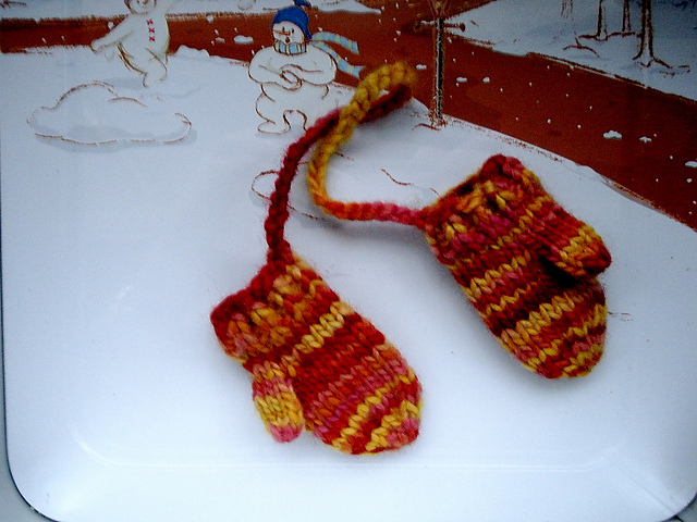 Mini Holiday Mitten