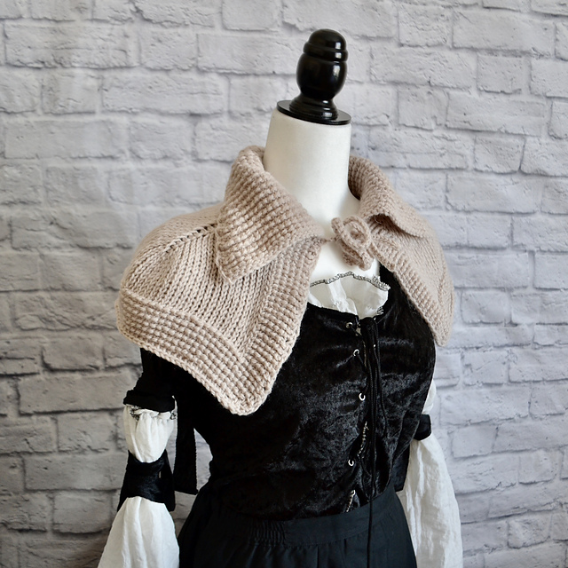 Outlander Hunt Capelet