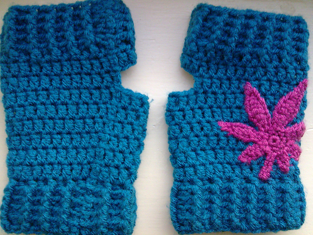 Ravelry: Adjustable Fingerless Mitts pattern by The Nimble Mouse