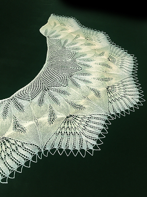 Leaf Wreath – Blattkranz Shawl