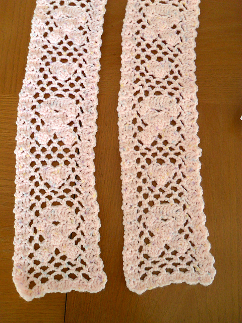 Pink Ribbon Shell Filet Scarf