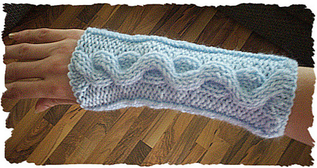 Serpentine Cable Knit Arm Warmer
