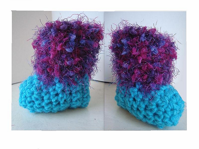 439 CROCHET BABY BOOTIES
