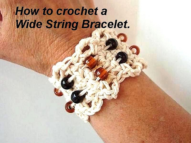 STRING BRACELET