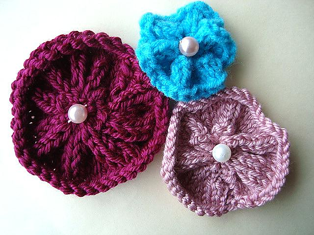 691 knitted flower