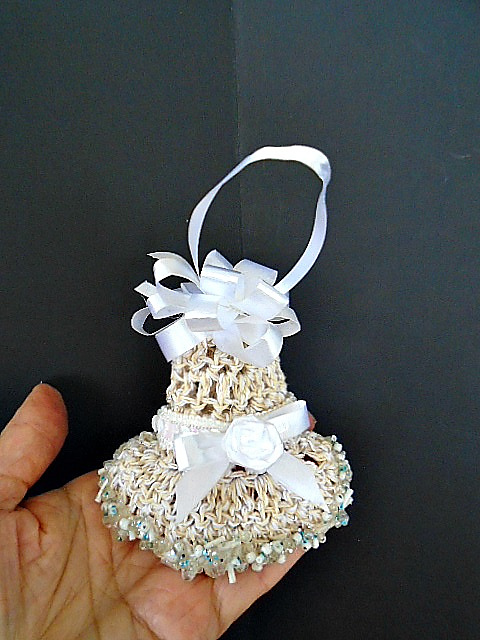 1066 - LACY BELL CHRISTMAS ORNAMENT