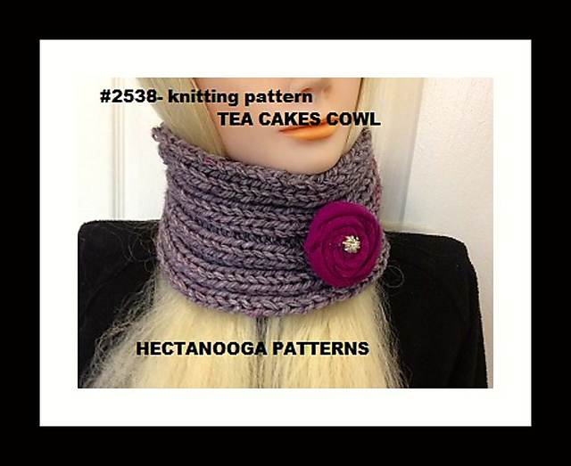 2538- Tea Cakes Cowl