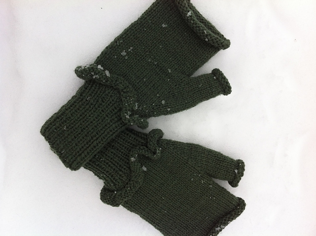 Fingerless mushroom gloves
