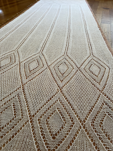 Shawl with double diamond border