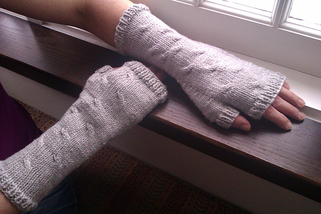 Little Twist Fingerless Mittens
