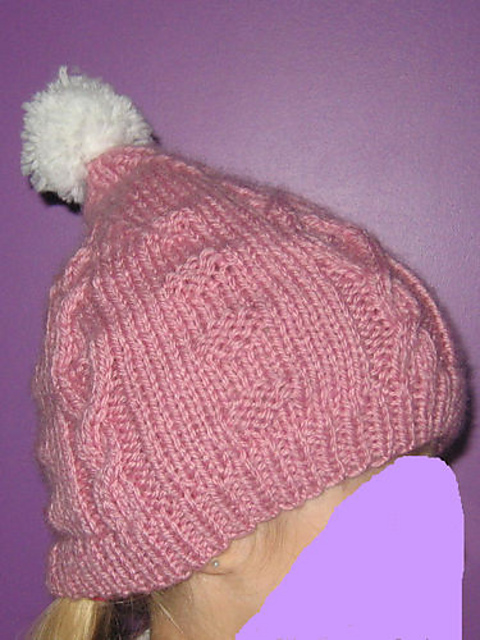 Énola's hat with pompom