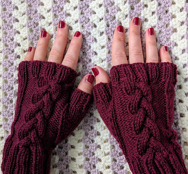 Cable Knit Fingerless Mittens
