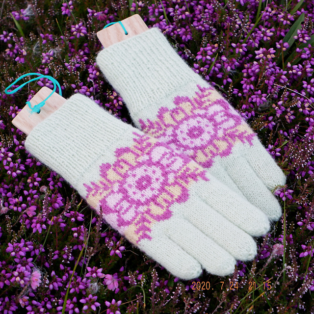 Bell Heather Fair Isle Gloves