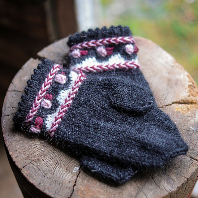 Woodland Mittens