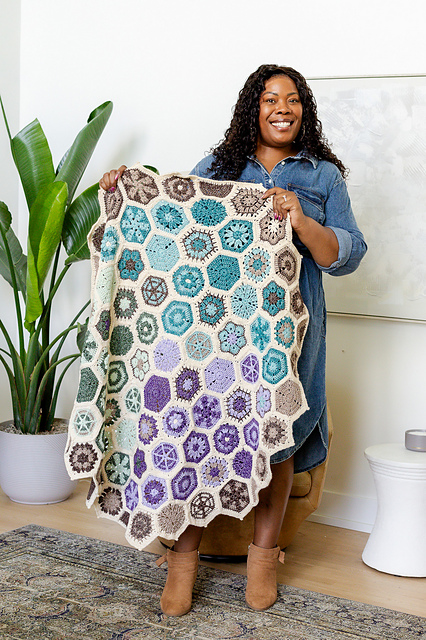 Aura Motif Lapghan CAL