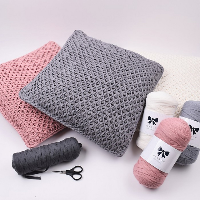Tunisian fishnet cushion
