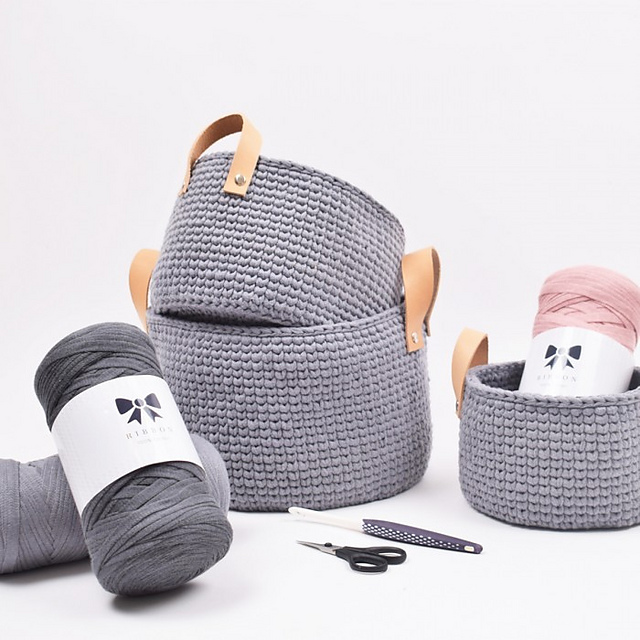 Baskets with leather straps