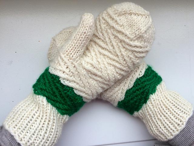 Trade Blanket Mittens