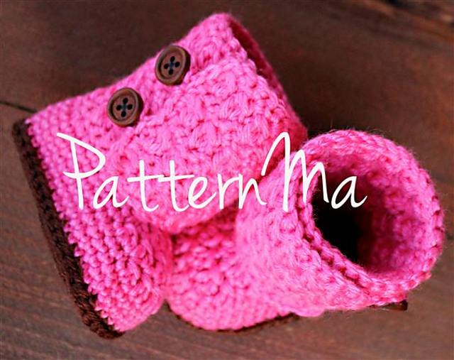 Overlapping Baby Booties