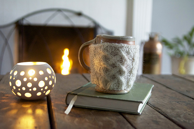 cabled mug cozy