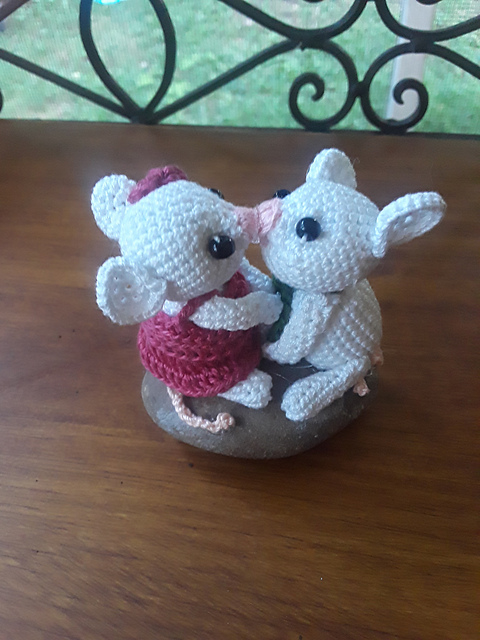 Kissing Mice Amigurumi