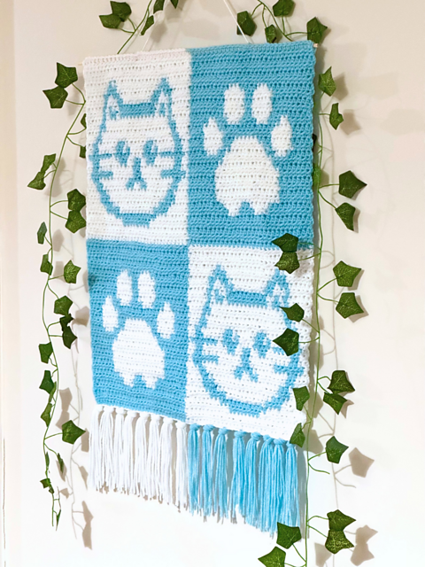 Cat and paw