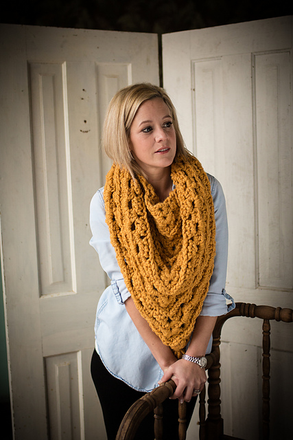 Allera Triangle Scarf