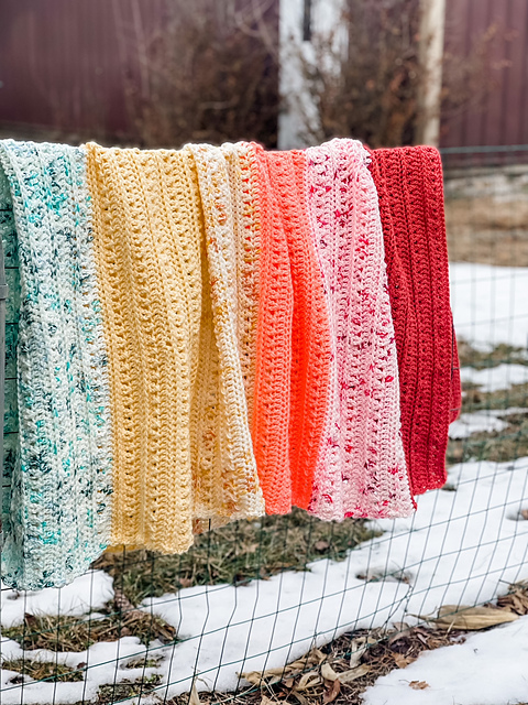 Iris Color Blocked Blanket