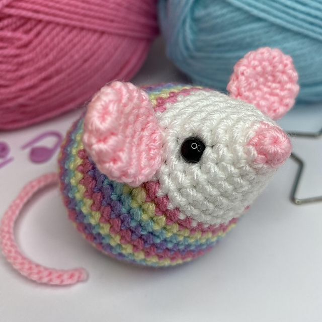 Edna the Yarn Shop Mouse