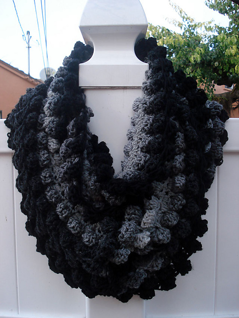 Madness Mobius Cowl