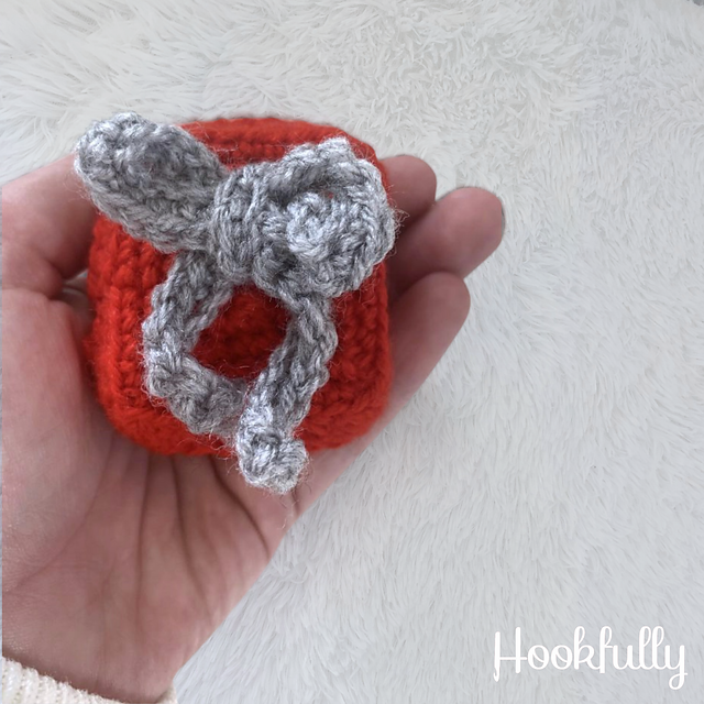 Tiny gift box