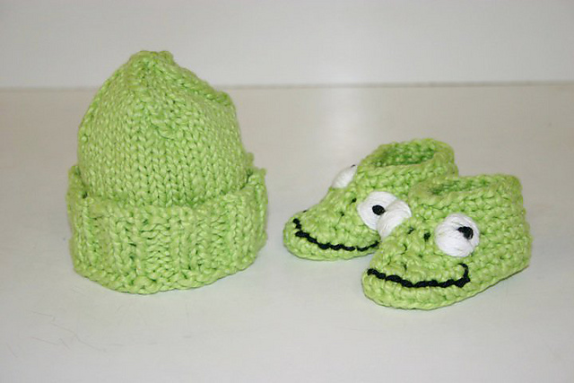 Preemie Froggy Booties