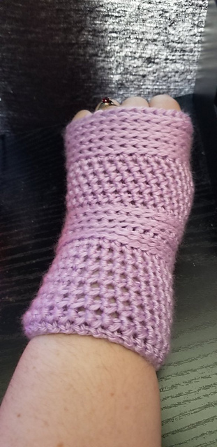Textured Stripes Fingerless Gloves