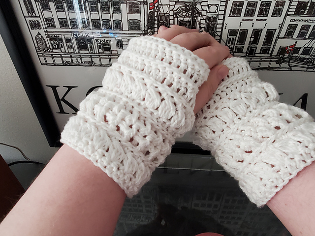 Magic Twist Fingerless Gloves