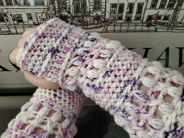 Fairy Puff Fingerless Mitts